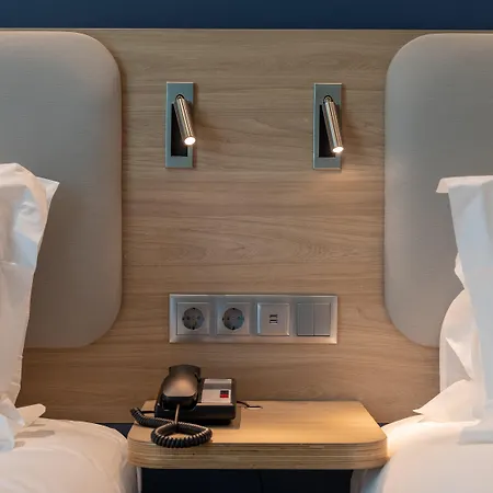 Hotel Express Centre By Ihg