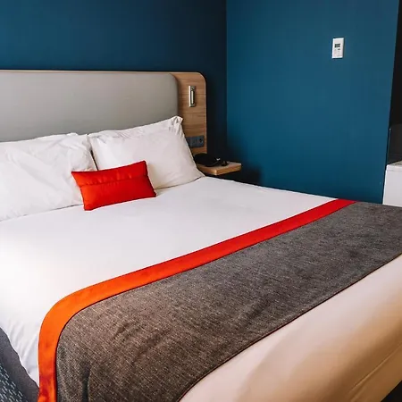 Express Centre By Ihg Hotel 3*
