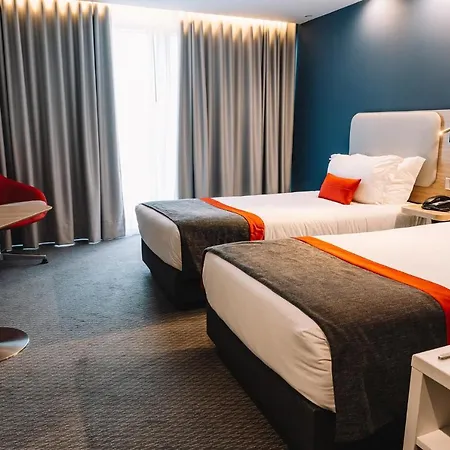 Express Centre By Ihg Hotel 3*