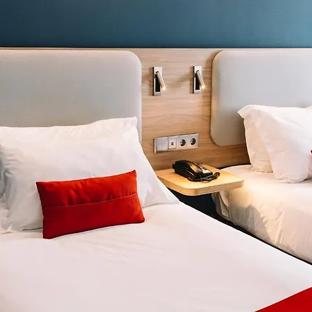Hotel Express Centre By Ihg 3*