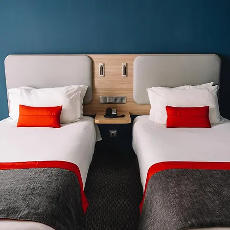 Hotel Express Centre By Ihg 3*