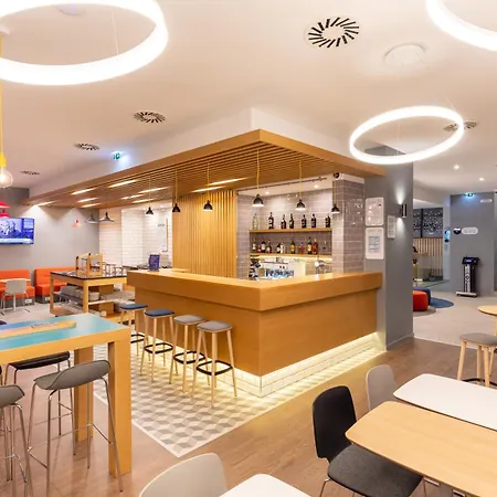Express Centre By Ihg 3*