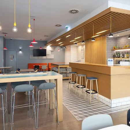 Express Centre By Ihg 酒店 3*