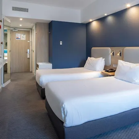 Express Centre By Ihg 酒店 3*