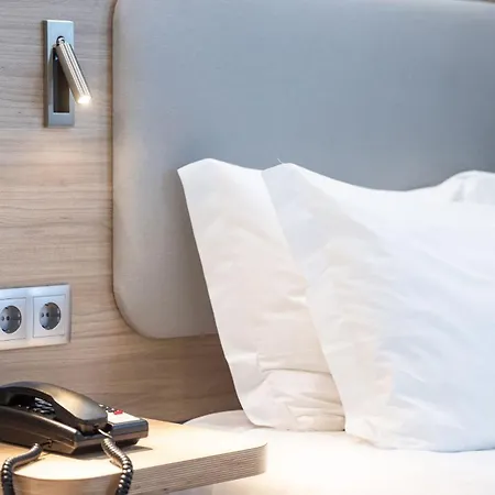 Hotel Express Centre By Ihg 3*
