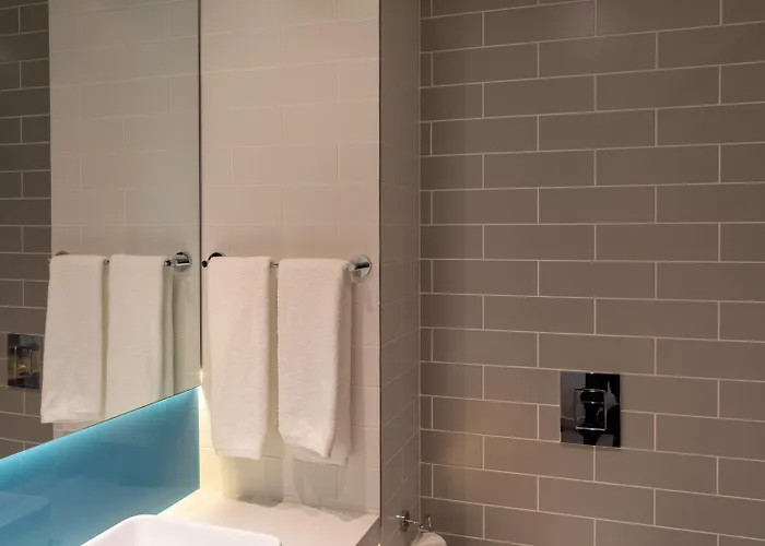 ホテル Express Centre By Ihg 3*