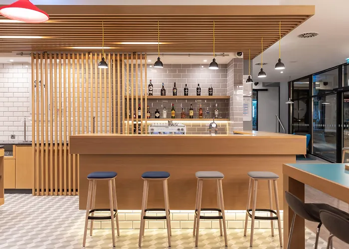 Express Centre By Ihg Hotel 3*