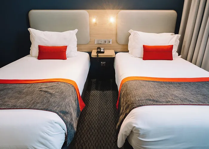 Express Centre By Ihg Hotel 3*