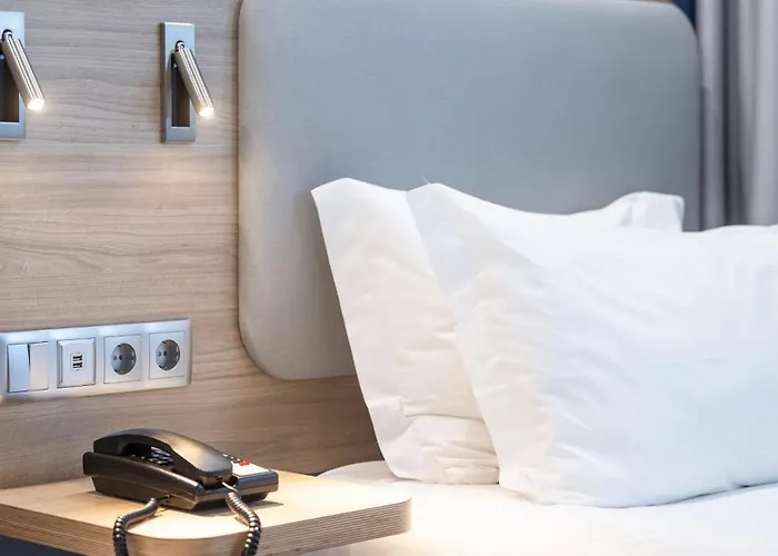 ホテル Express Centre By Ihg 3*