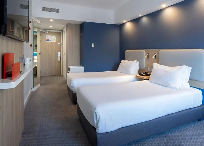 Express Centre By Ihg ホテル 3*