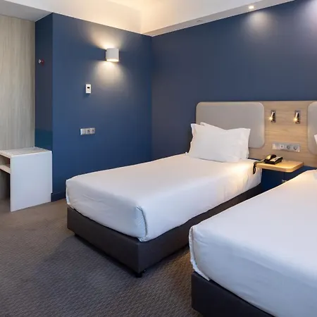 Express Centre By Ihg 호텔 3*
