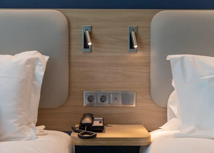 Hotel Express Centre By Ihg