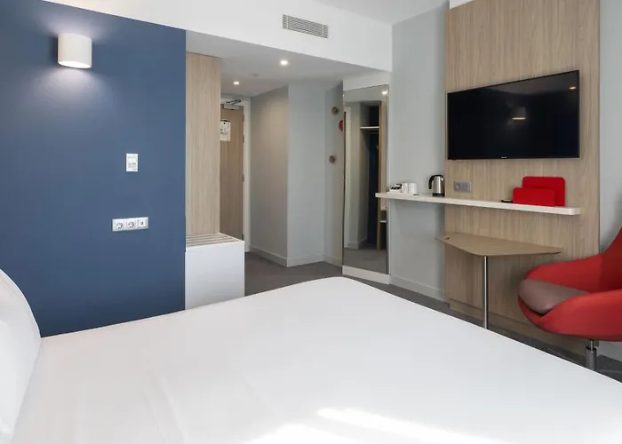 Hotel Express Centre By Ihg 3*