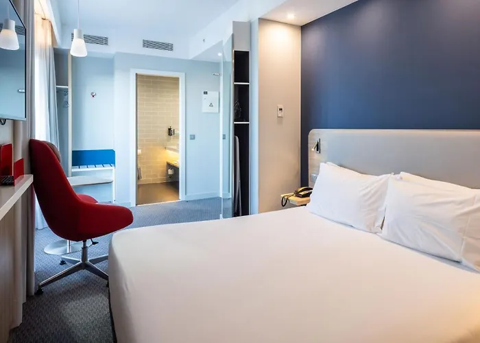 Hotel Express Centre By Ihg 3*