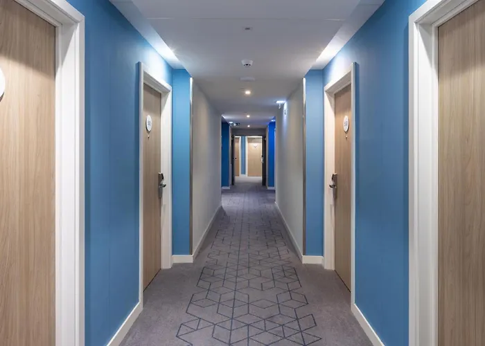 호텔 Express Centre By Ihg 3*